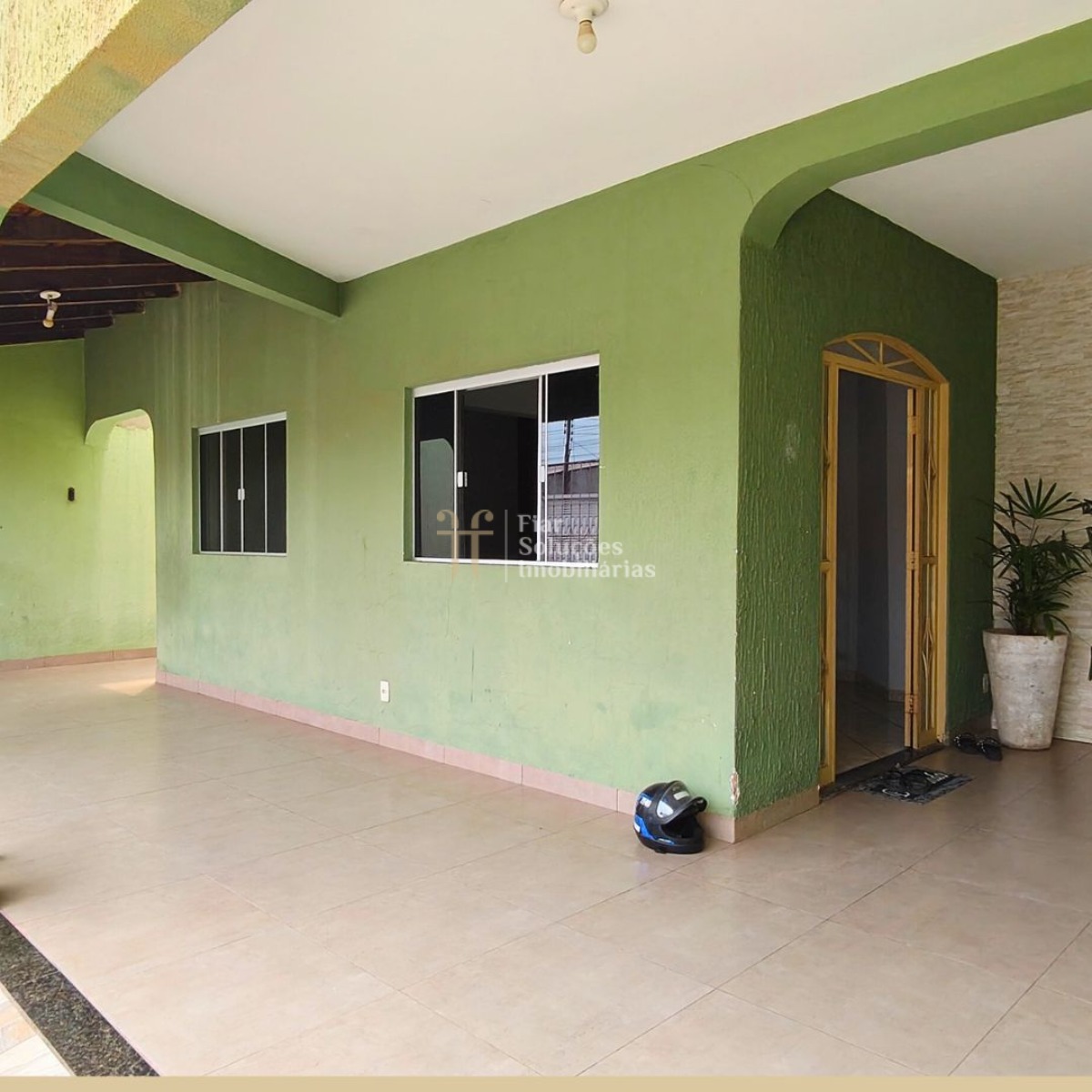 Sobrado em bairro residencial