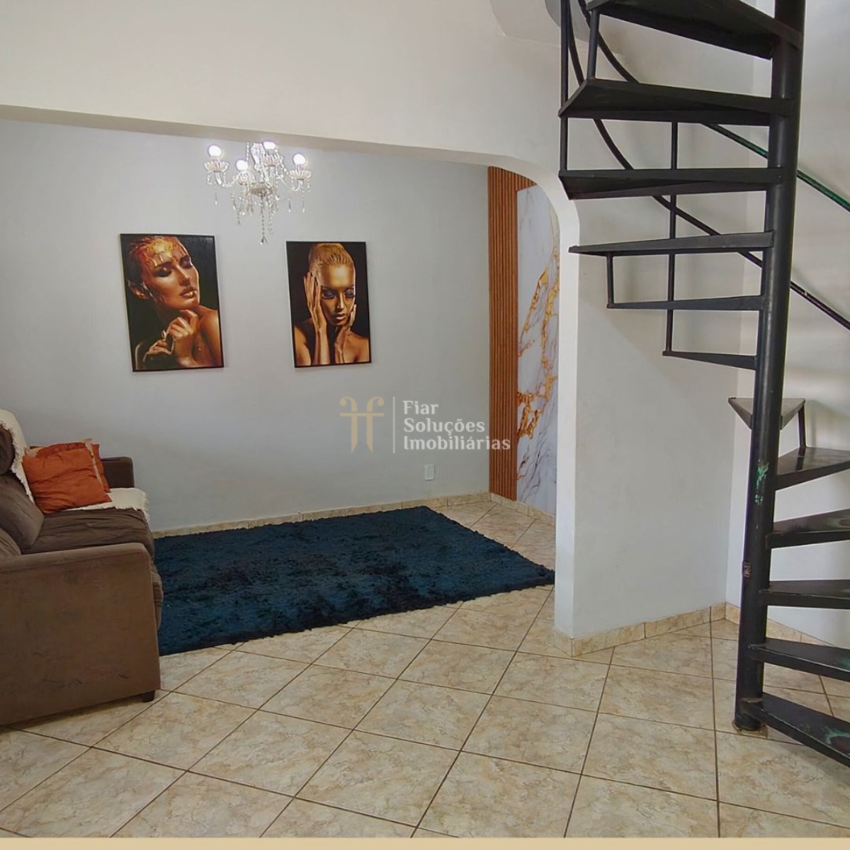 Sobrado em bairro residencial