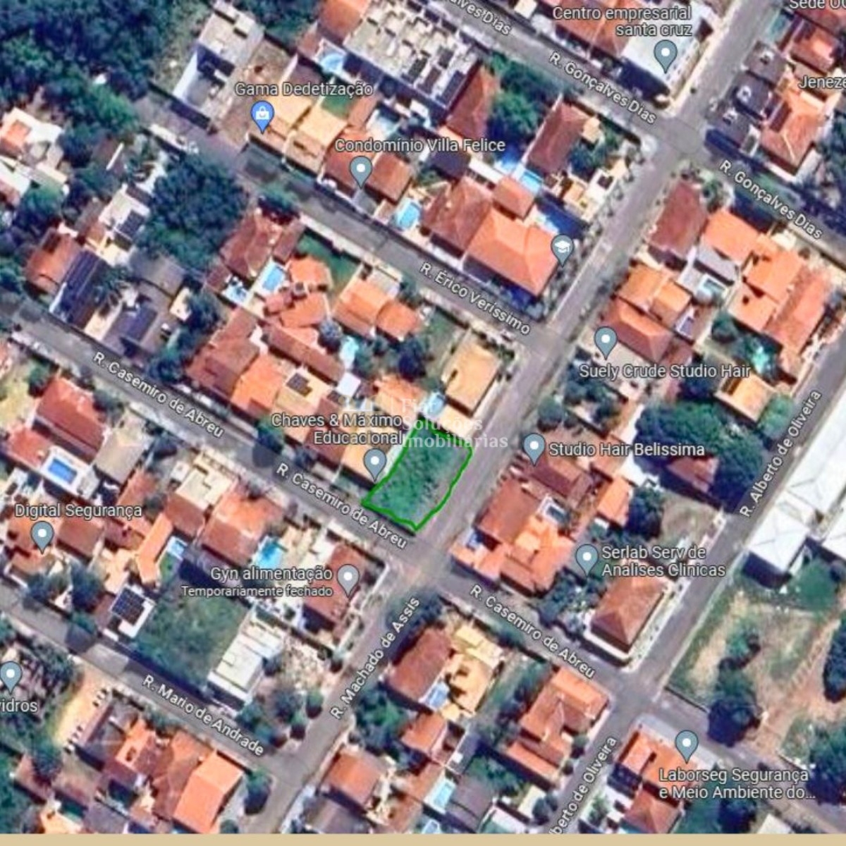 Terreno murado de esquina