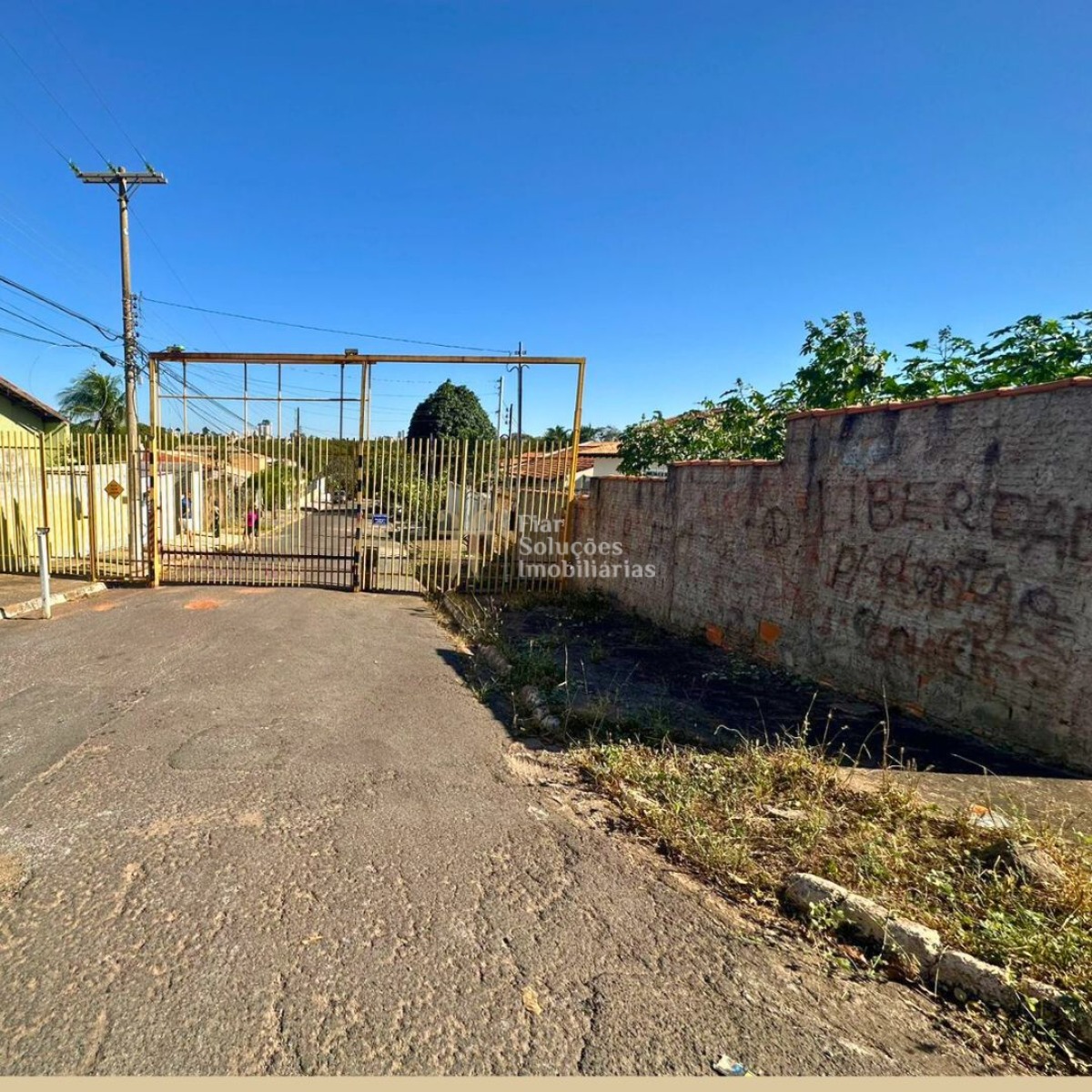 Terreno murado de esquina