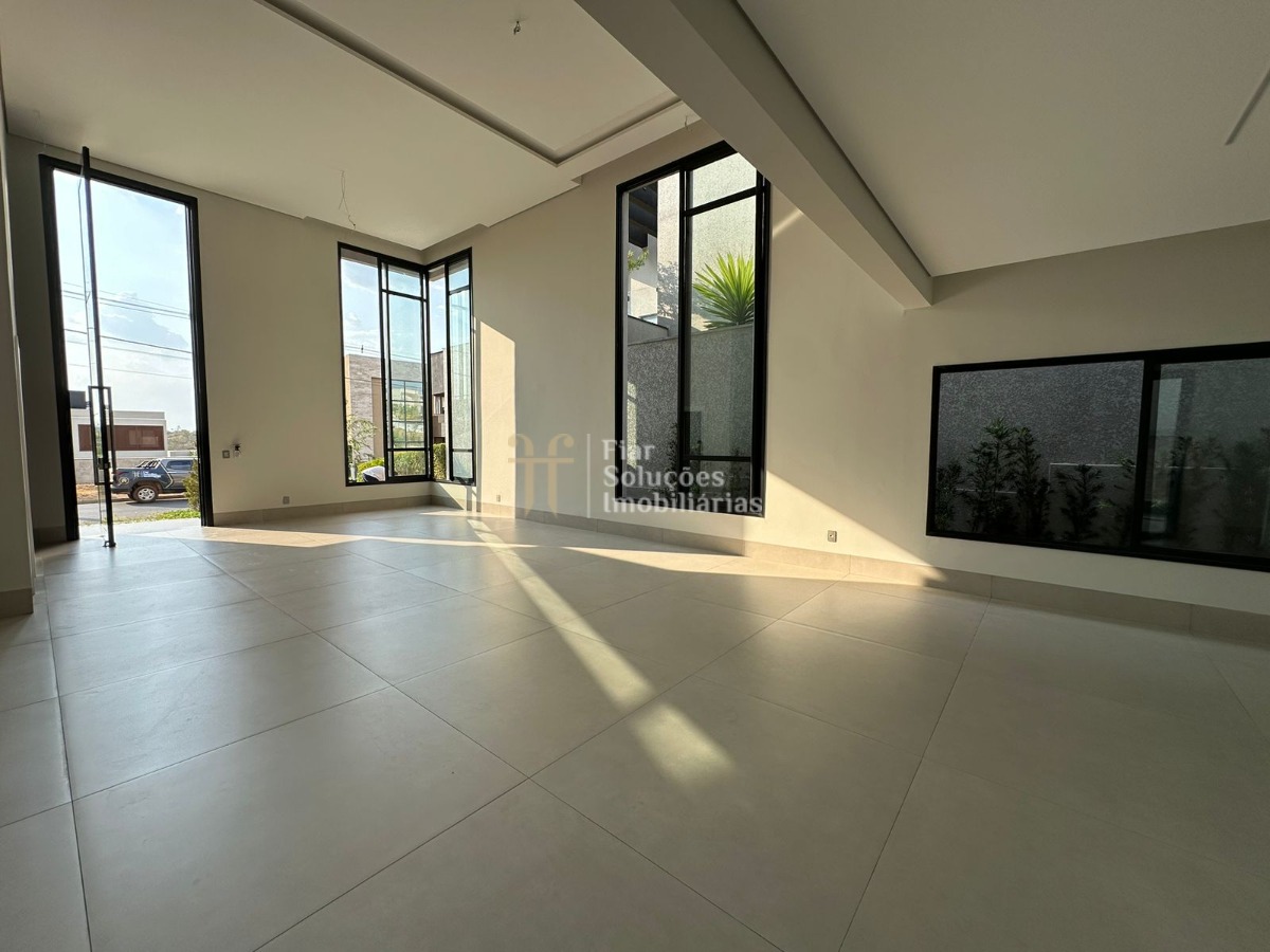 Casa neoclássica no condomínio vila jardim