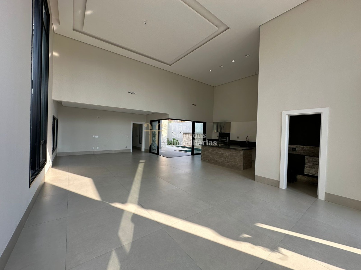 Casa neoclássica no condomínio vila jardim