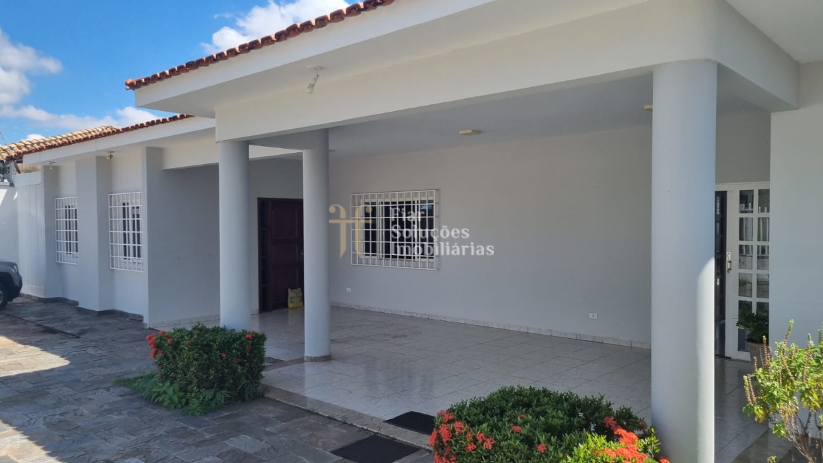 Casa em bairro residencial