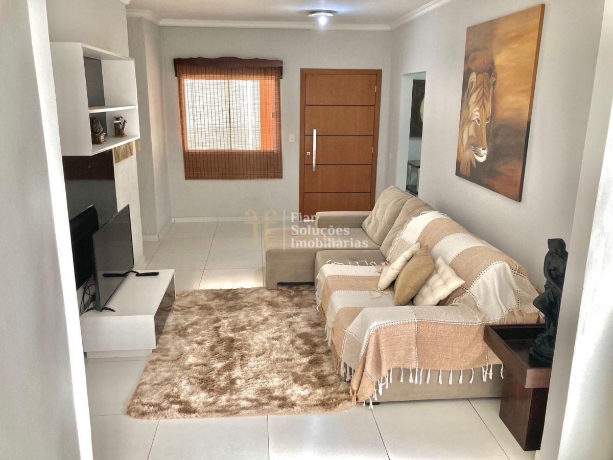 Casa mobiliada em bairro residencial