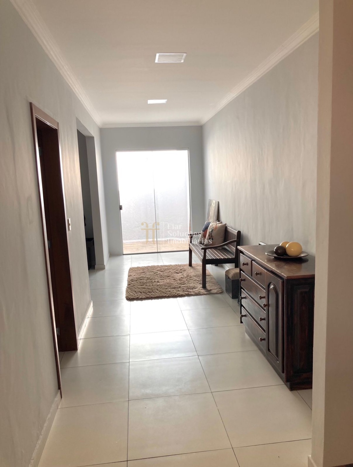 Casa mobiliada em bairro residencial