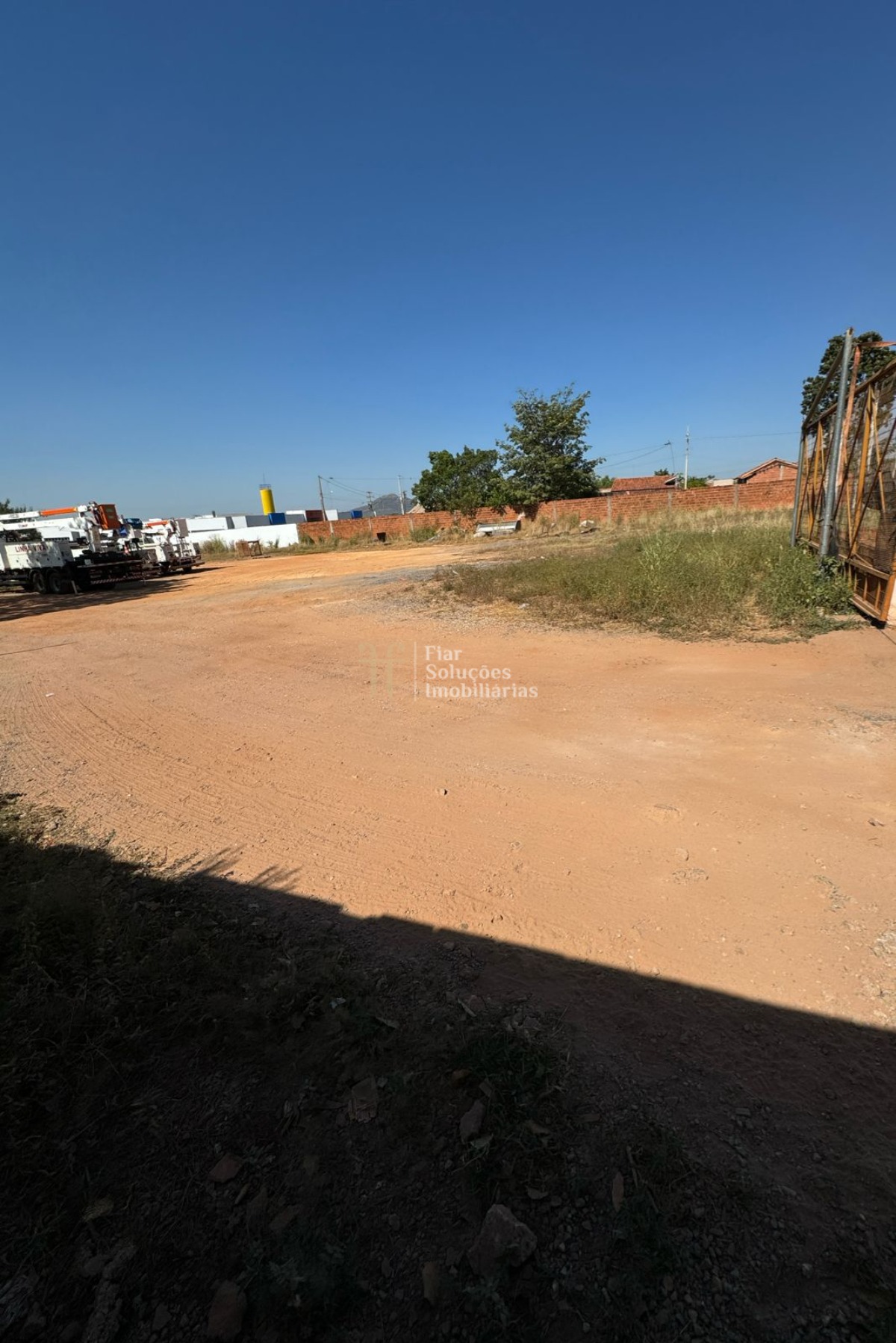 Terreno com barracão em várzea grande