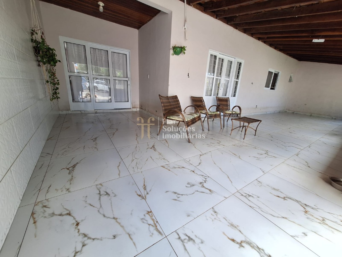 Casa térrea em bairro residencial